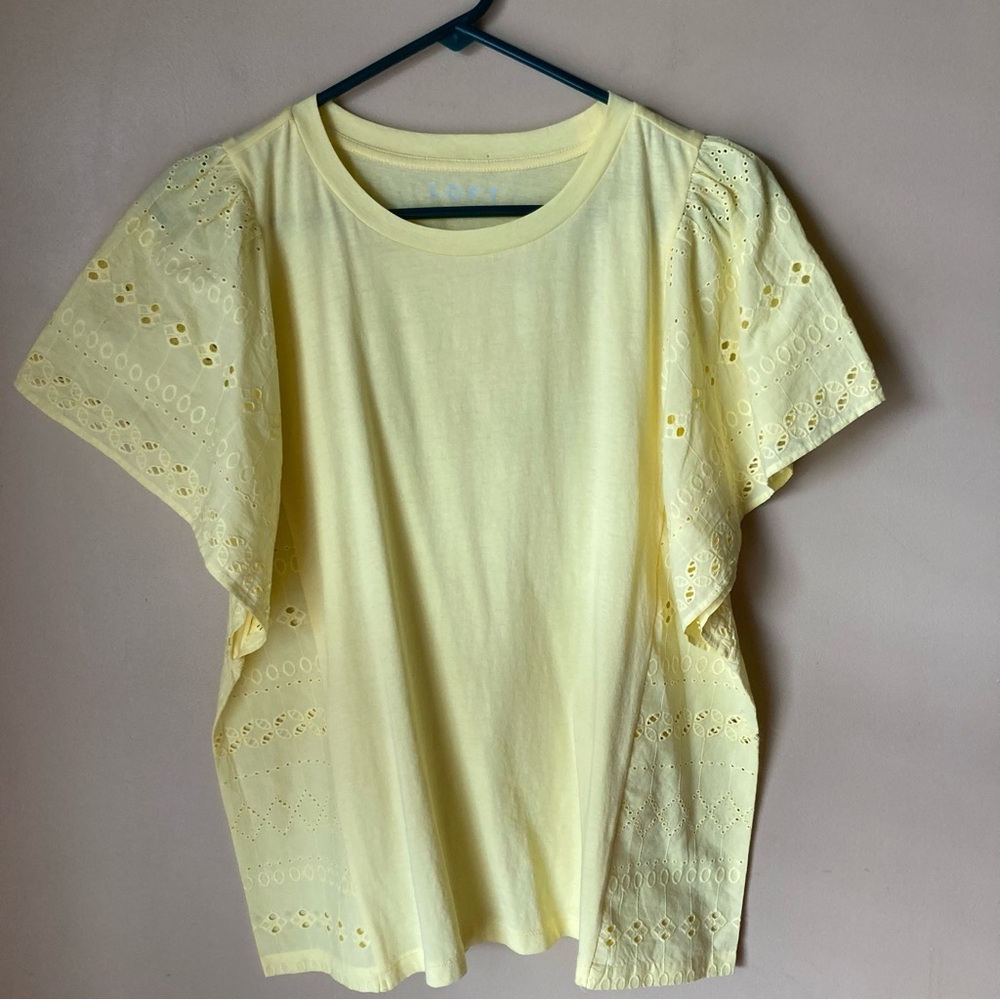 Loft Women’s NWT Butter Yellow Eyelet Top; Size L